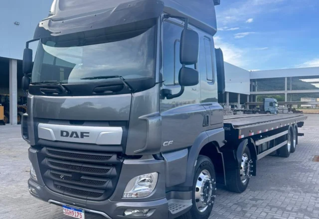 Caminhão Plataforma DAF CF 310 8x2 seminovo
