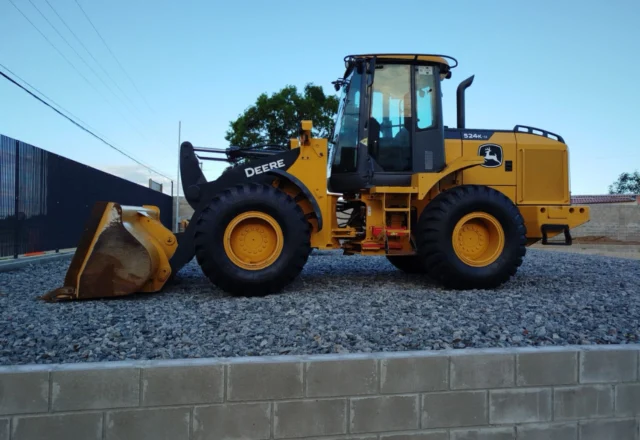 Pá Carregadeira John Deere seminovo