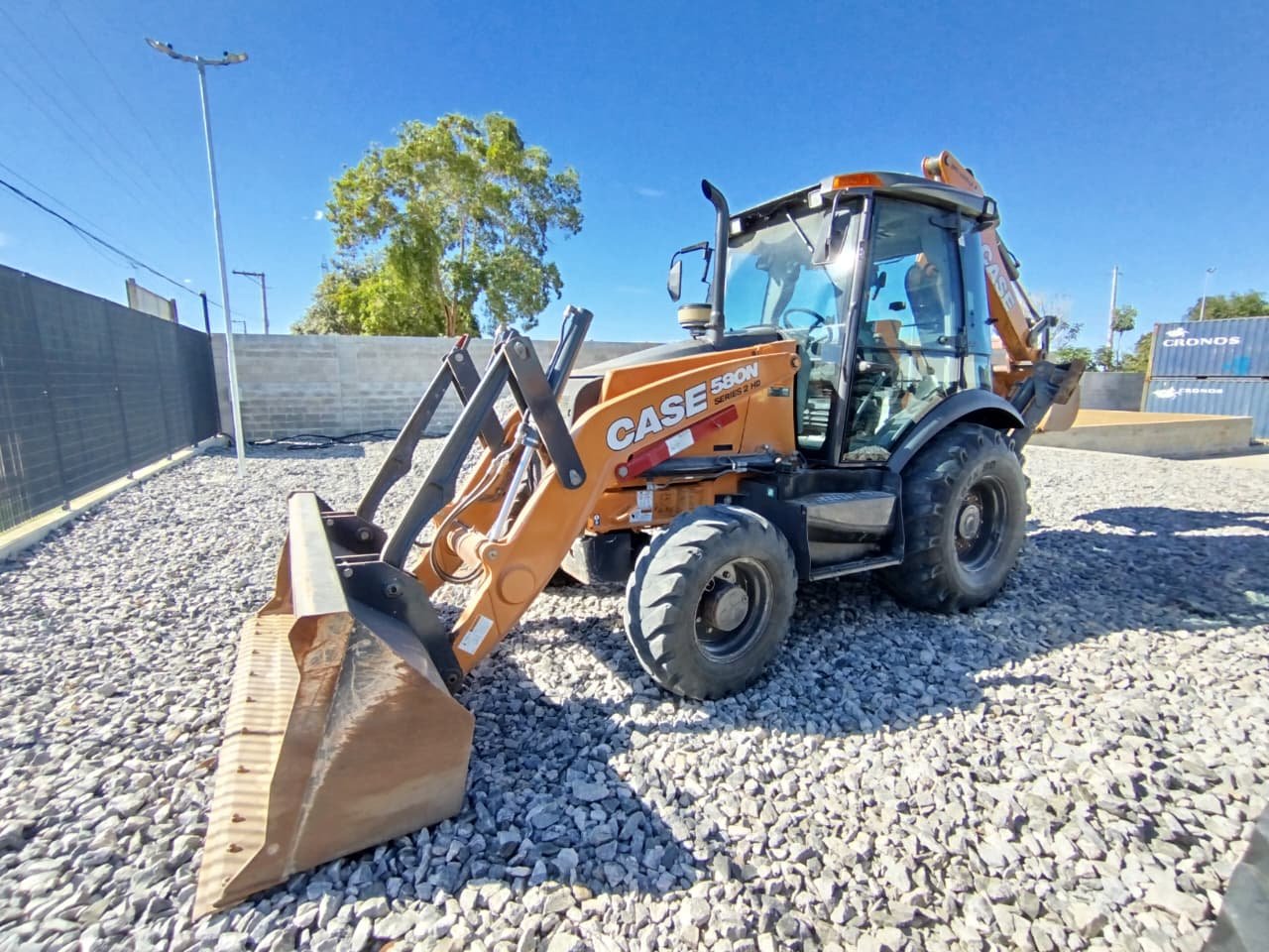 Retroescavadeira 4x4 Case seminovo