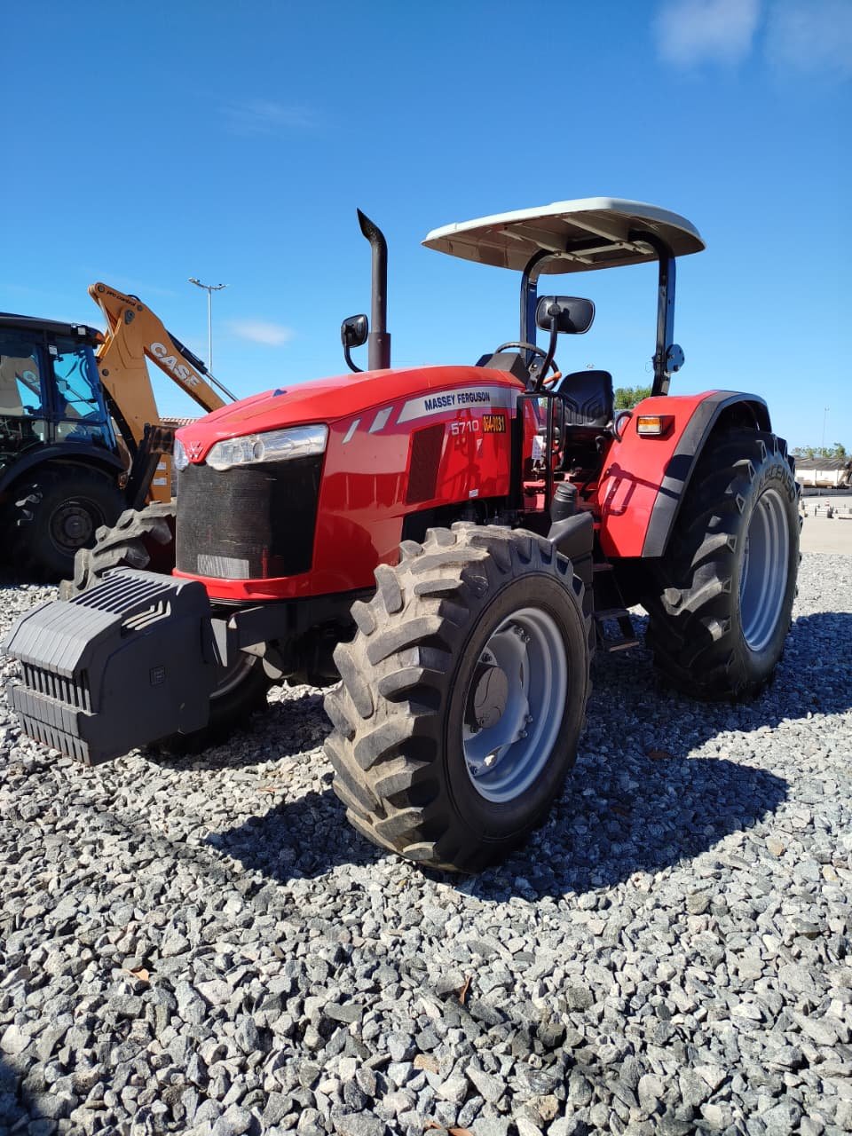 Trator Agrícola Massey Ferguson 5710 seminovo